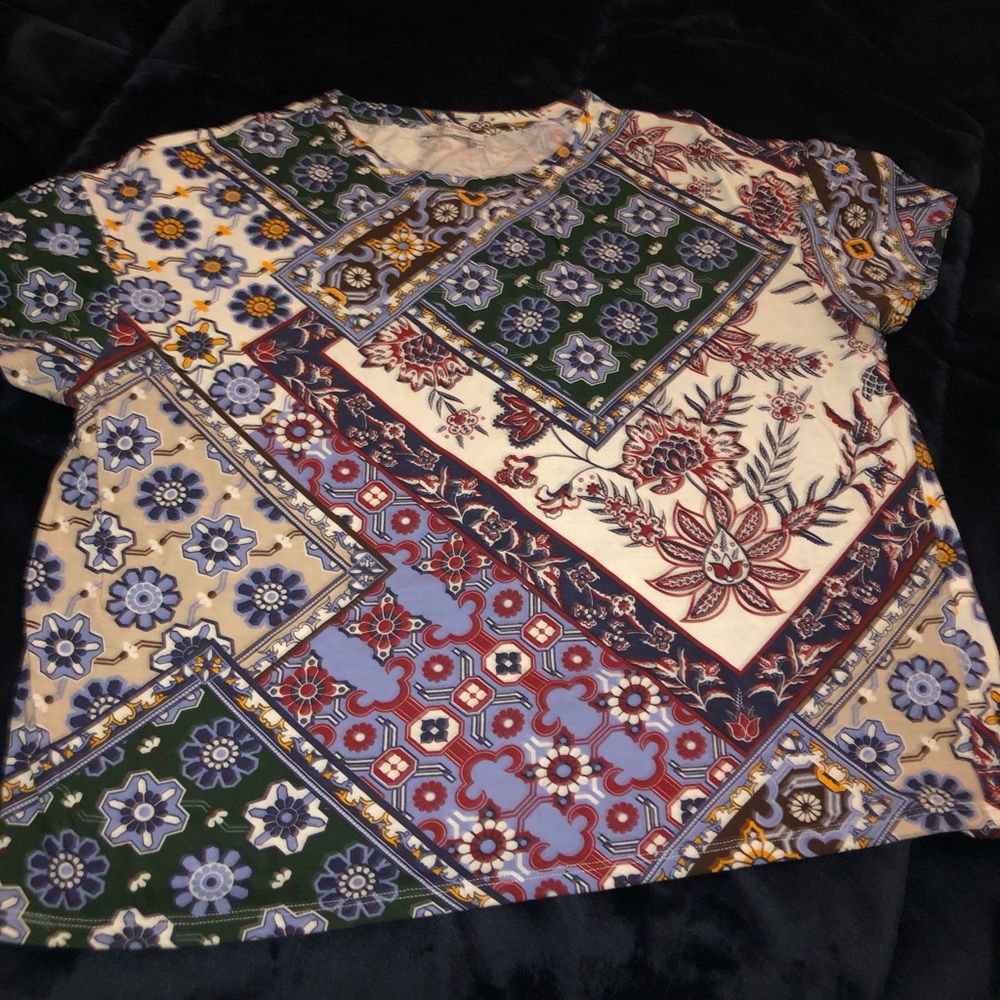 Short sleeved multi print